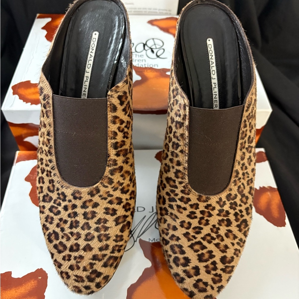 Donald J. Pliner Brown Leopard Print Mules